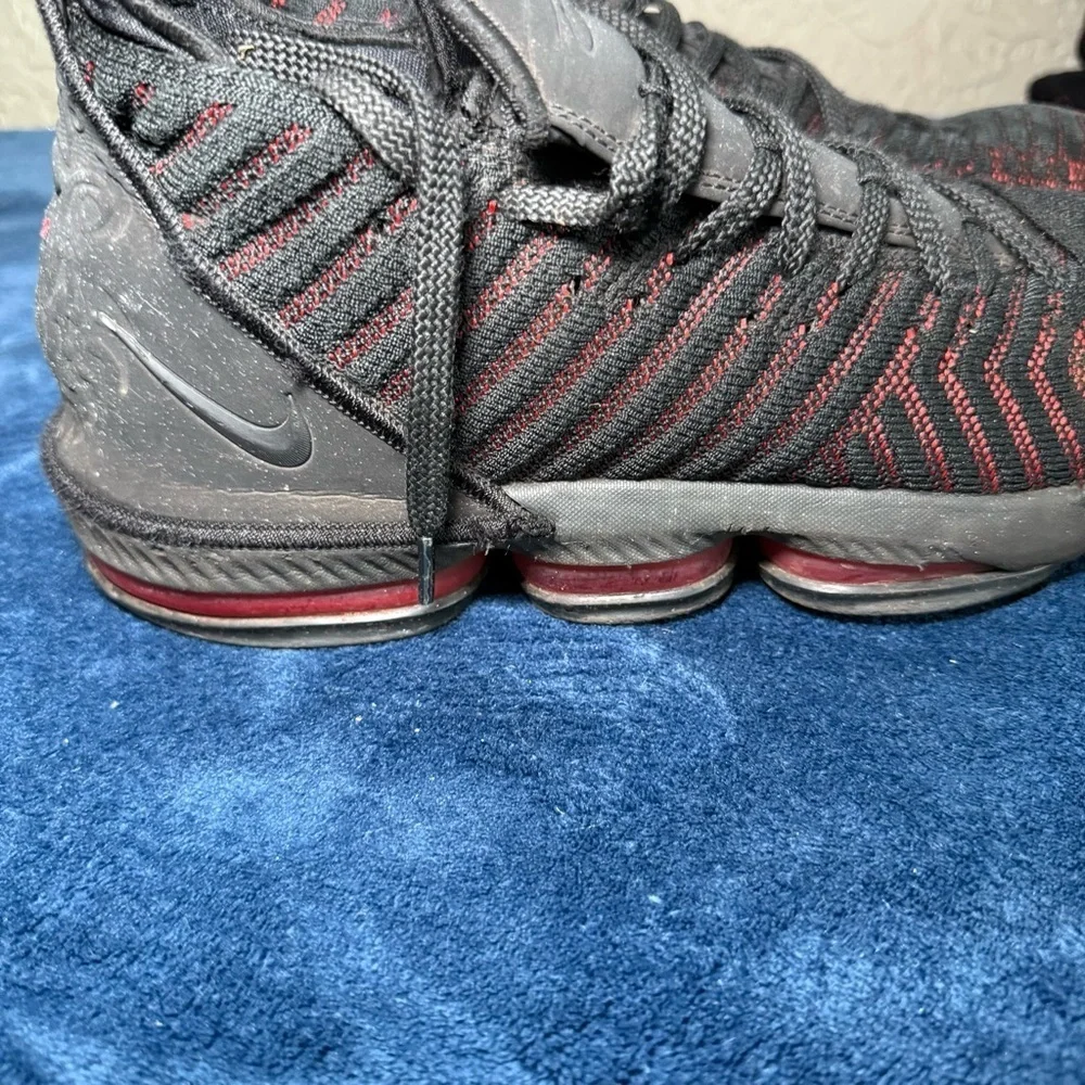 NIKE LEBRON XVI 16 Fresh Bred Black and Red Sneakers Size 12.5